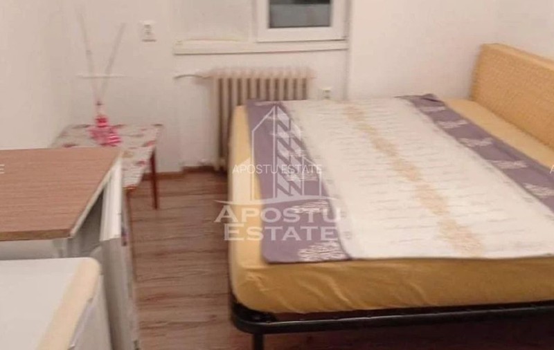 Cea mai ieftină garsonieră din Timișoara: 12 mp utili, te dai jos din pat direct în duș, iar baia e la comun