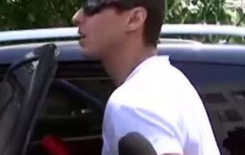 IMAGINEA ZILEI. Mircea Badea ŞI-A INTRAT ÎN PÂINE! De la PUPITRU, la ÎMPINS CĂRUŢUL | FOTO