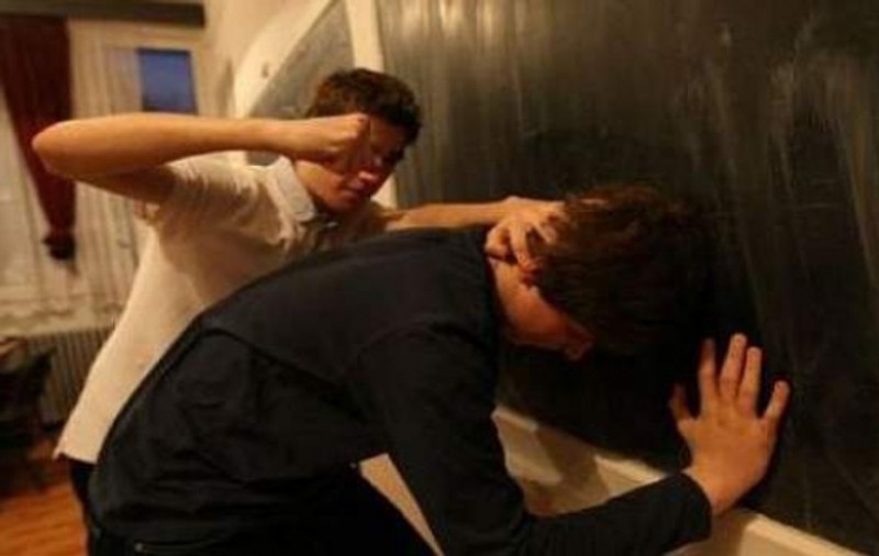 Elev bătut la școală în Uliești, Dâmbovița. Copilul a fost dus în comă la spital