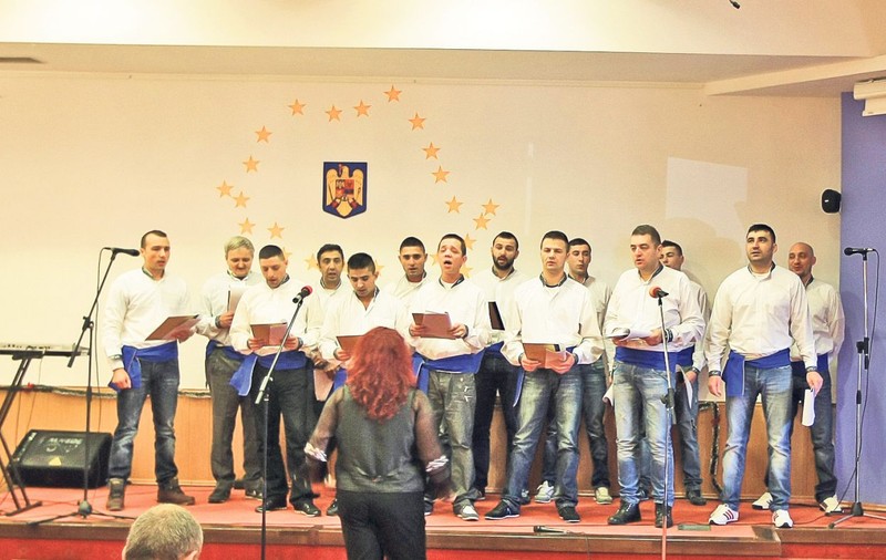Puşcăriaşii colindă la Muzeul Satului