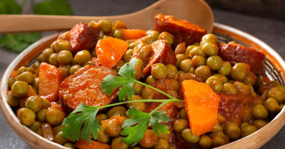 Rețetă de mazăre cu cârnați - Foto Shutterstock