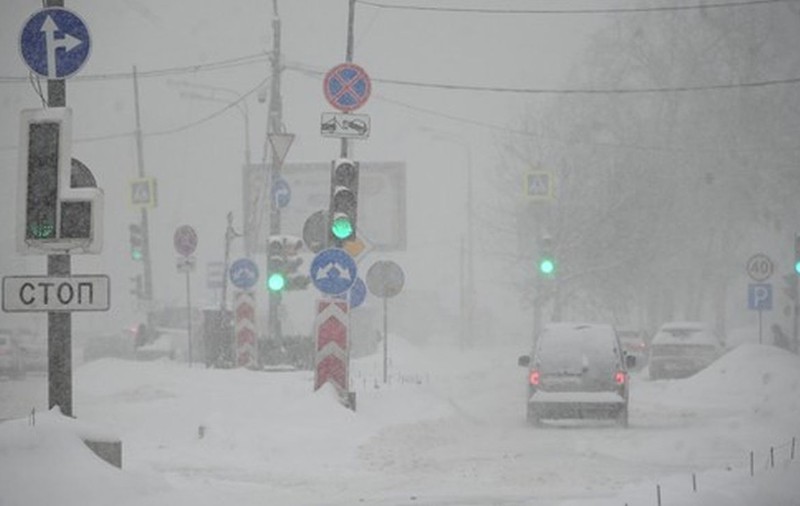 Temperaturi de minus 50 de grade Celsius în Siberia și ninsori abundente la Moscova. Zeci de zboruri au fost afectate