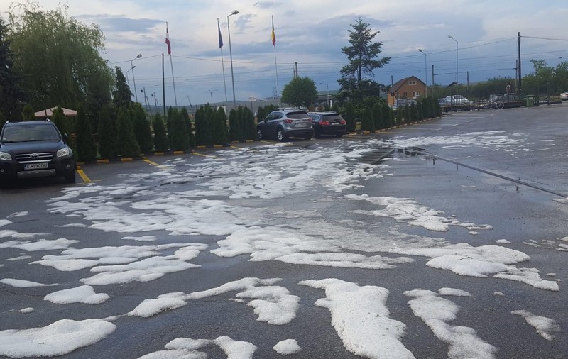 A nins în Cluj la jumătatea lui mai. Zăpada avea câțiva centimetri