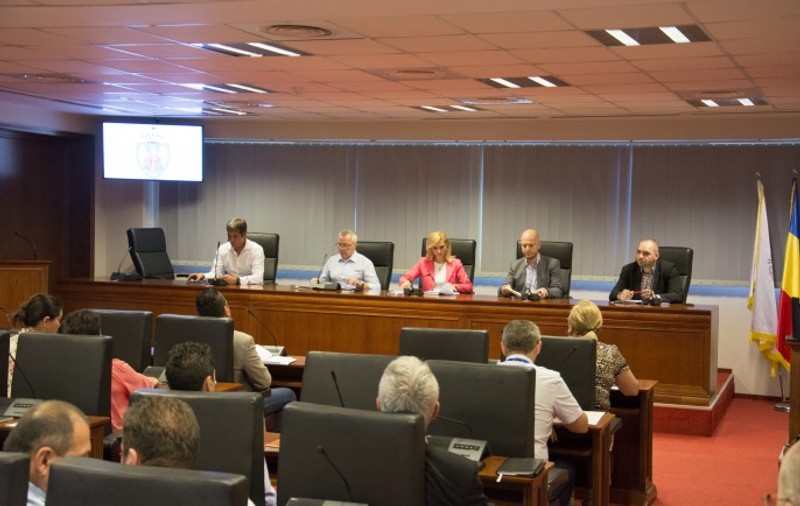 UPDATE. Scandal în ședința CGMB. Gabriela Firea: ”Mai mulți polițiști locali sunt răniți”; Judecătoria Sector 5 a deschis dosar penal/ VIDEO