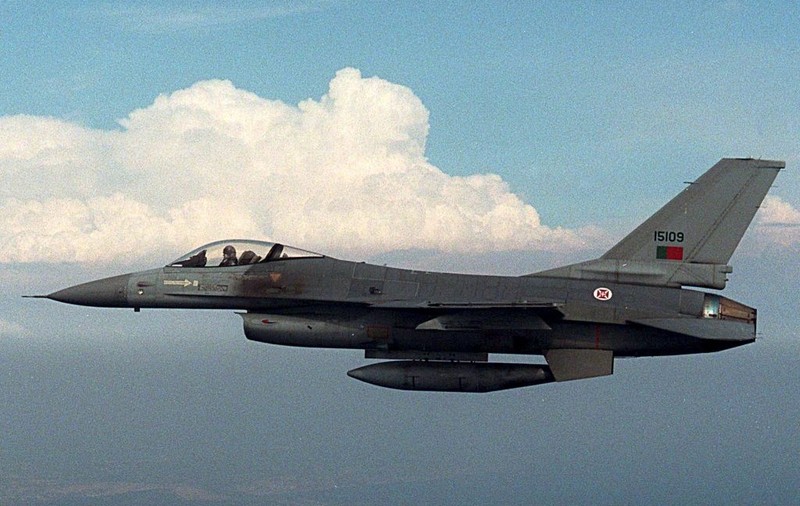 E oficial! România a cumpărat avioane F-16 la mâna a doua din Portugalia 