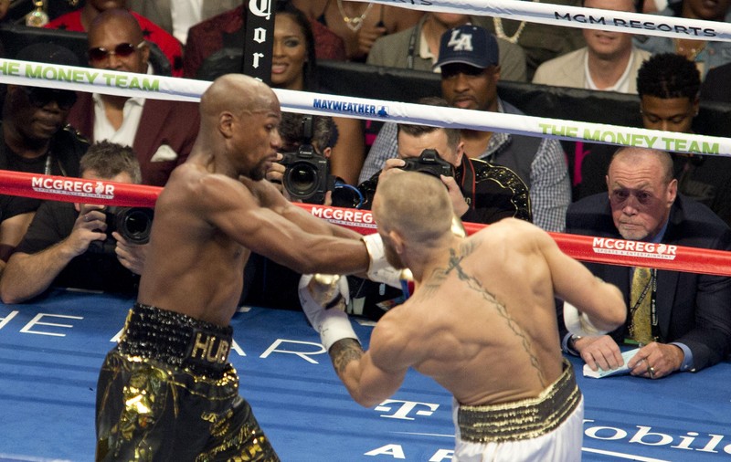Totul despre meciul secolului, Mayweather vs McGregor. Lupta care a produs peste 1.000.000.000 $, o frecție ! Irlandezul a fost făcut KO în repriza a zecea. Floyd l-a menajat cât a putut! | LIVE&FOTO&VIDEO