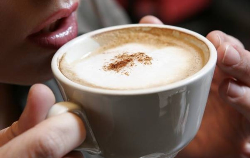 Facebook-ul şi cafeaua merg mână în mână la români