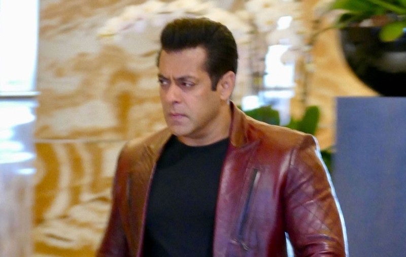 Două persoane au fost arestate după ce au tras focuri de armă în casa lui Salman Khan. În ce stare e actorul, care se afla în locuință la momentul atacului