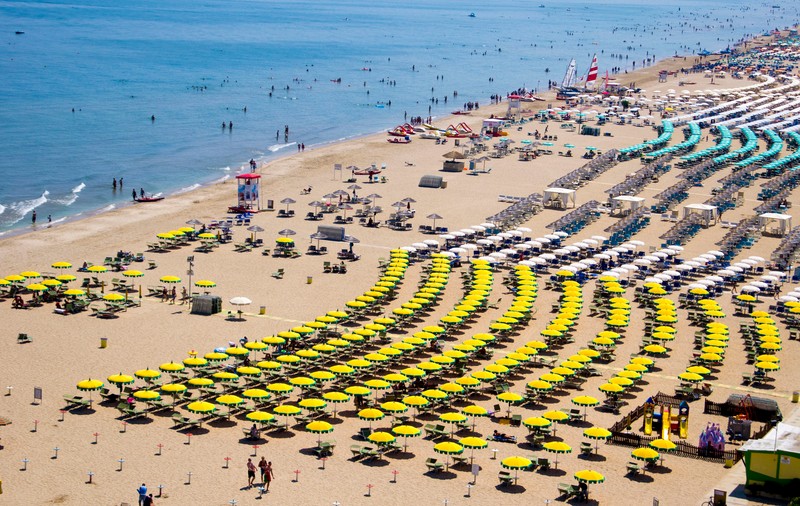 O plajă din Sardinia are pază specială pentru ca turiștii să nu mai fure nisip