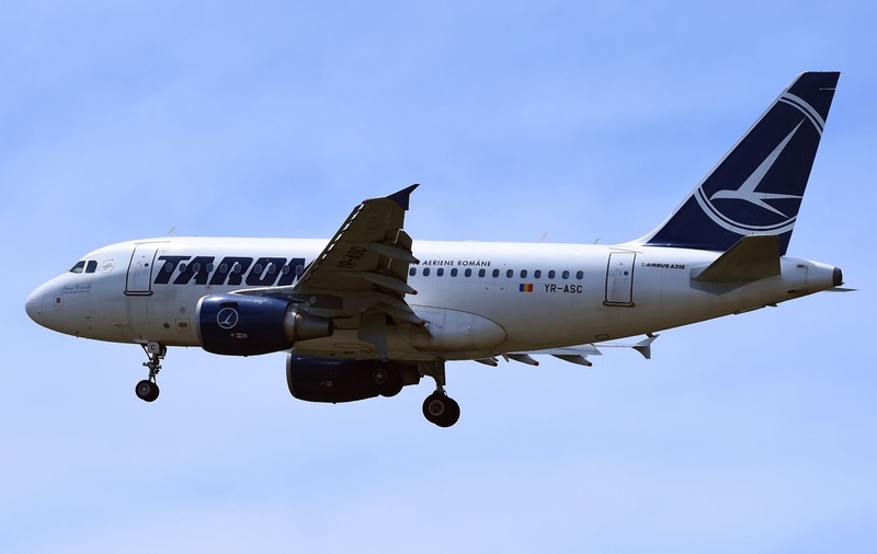 Un zbor TAROM va fi anulat din cauza grevei controlorilor de trafic aerian. Ce trebuie să facă pasagerii afectați