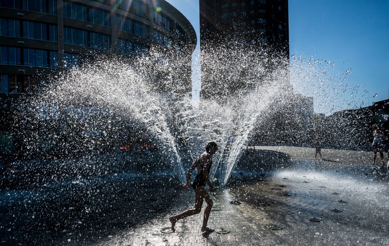 Canicula se instalează în aproape toată țara: Banatul și Crișana, primele pe listă. În weekend se ating 39 de grade Celsius la umbră, cu disconfort termic accentuat