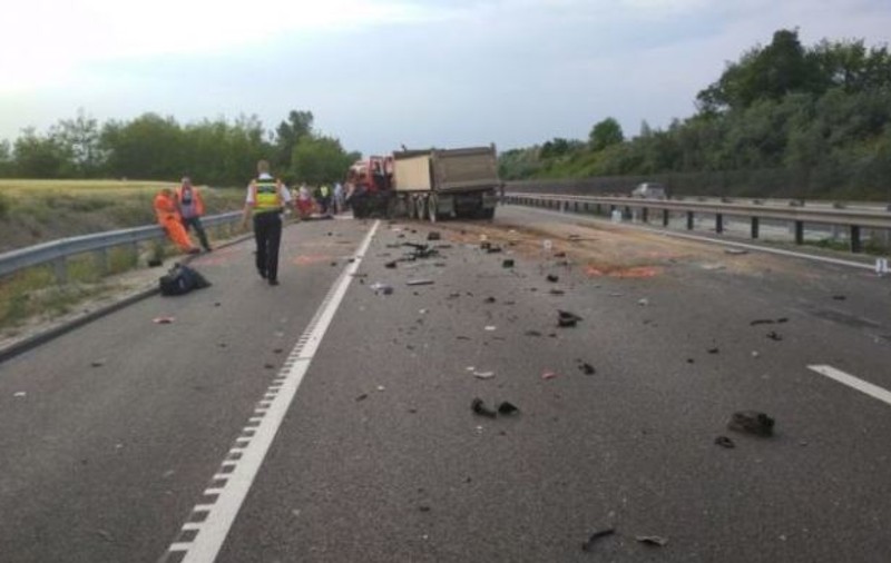 Paisprezece copii au rămas orfani după accidentul din Ungaria. Șase dintre ei sunt frați