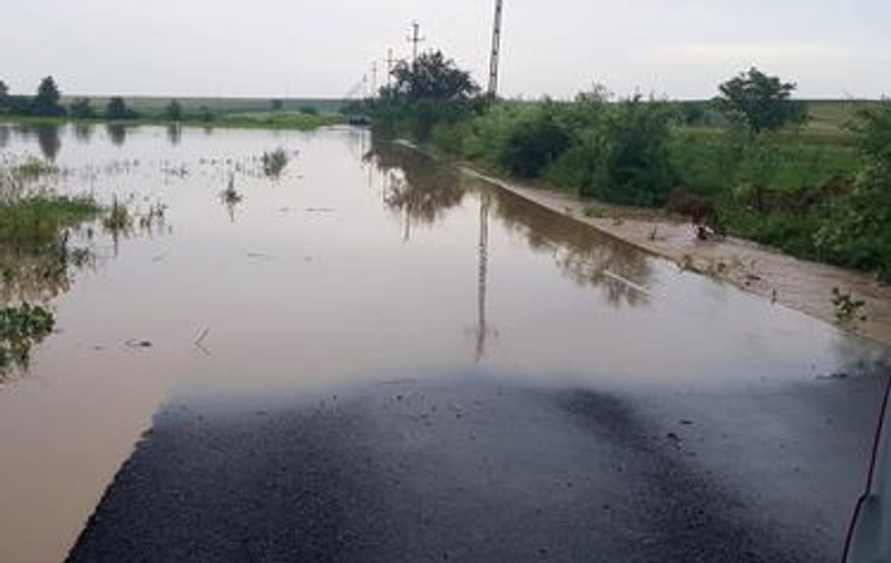 Cod galben de inundaţii pentru râuri din 10 judeţe, până la miezul nopții