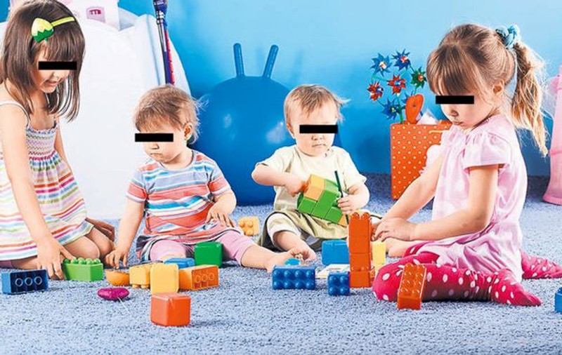 Educatoare din Vaslui, acuzată că a bătut o fetiţă şi că i-a acoperit rănile cu fond de ten