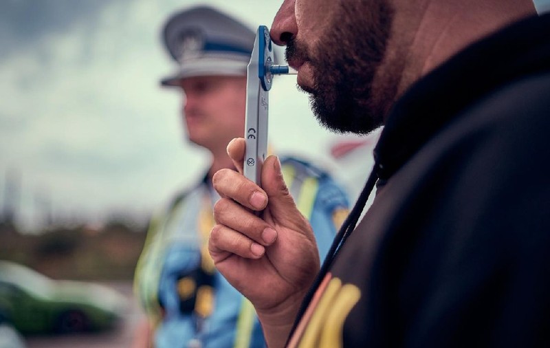 Un șofer român a câștigat 3.000 de euro de la Poliția Rutieră, după ce a fost lăsat fără permis pentru o pastilă de Fasconal