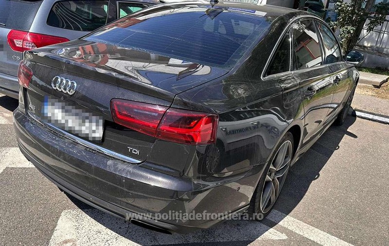 Un român care dorea să iasă din țară a rămas fără Audi la graniță. Ce au descoperit polițiștii din Arad
