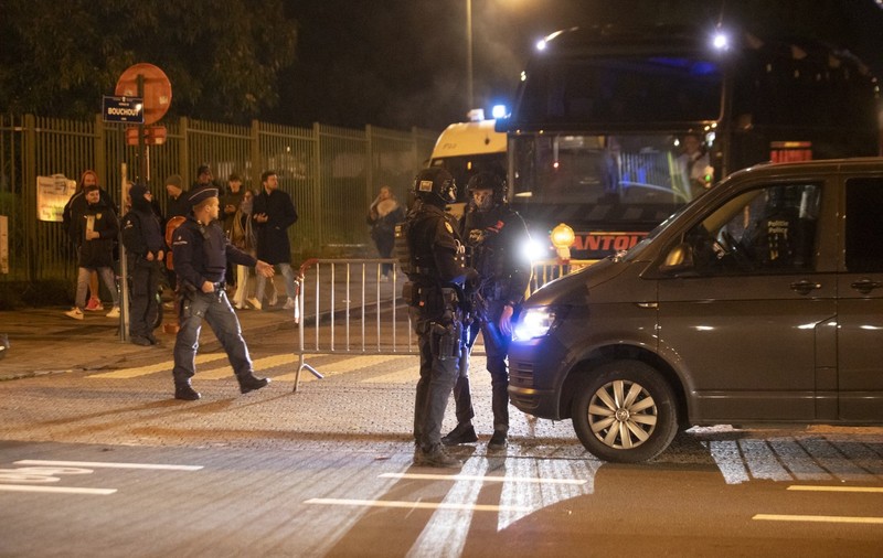 Atac terorist în Bruxelles: Poliția l-a împușcat mortal pe bărbatul care a ucis doi suedezi înainte de meciul de fotbal Belgia - Suedia