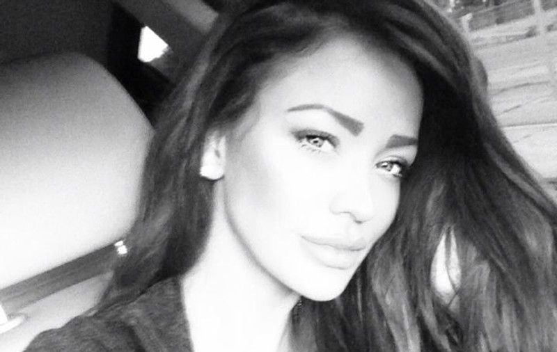 Copie la indigo! Anda Adam SEAMĂNĂ TOT MAI MULT cu Bianca Drăguşanu