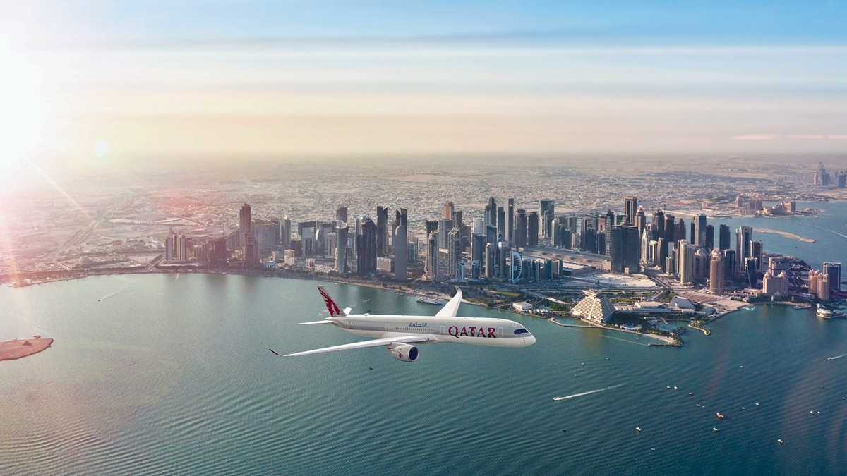 Compania Qatar Airways dă gratis 100.000 de bilete pentru personalul medical. Se pot înscrie și românii