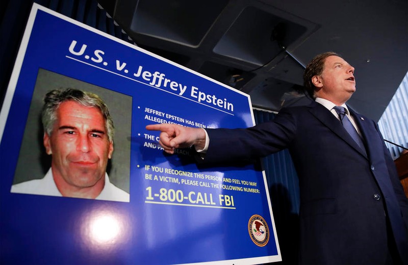 Miliardarul Jeffrey Epstein s-a sinucis la închisoare, în 2019. Era arestat pentru exploatarea sexuală a unor minore FOTO: EPA-EFE/JASON SZENES
