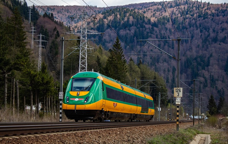 Un bărbat a leşinat de două ori din cauza căldurii, într-un tren de pe ruta Braşov – Bucureşti. Garnitura era arhiplină, iar controlorii încă tăiau bilete