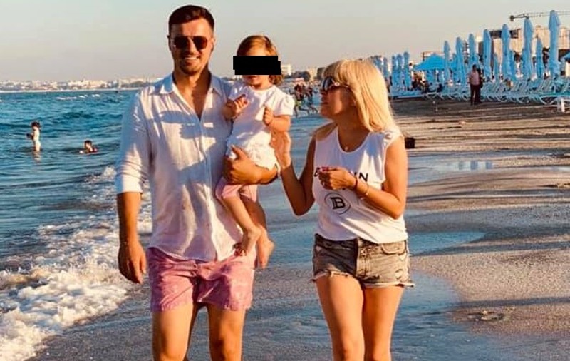 Elena Udrea, suprinsă la malul mării cu fetiţa şi iubitul