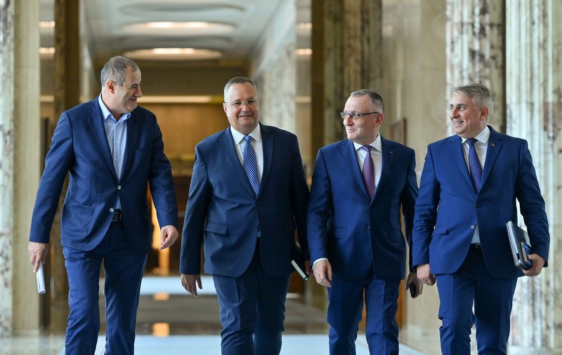 Oglindă, oglinjoară, cine-i cel mai frumos ministru din țară? Cel care a apărut de aproape 30 de ori pe zi la televiziunile de știri