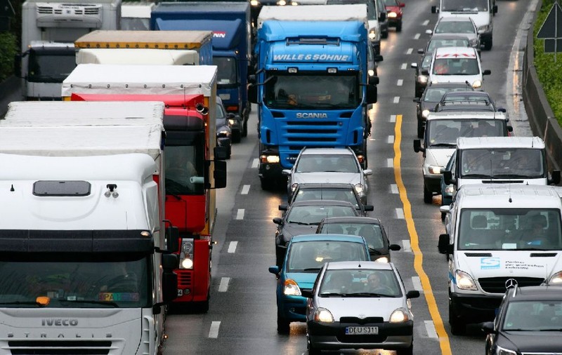 Șofer român de camion obligat de poliție să facă pauză de odihnă două zile, în Germania, în timp ce se întorcea acasă