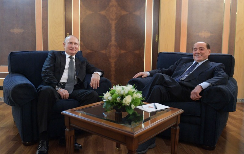 Cadoul pe care i l-a făcut Vladimir Putin lui Silvio Berlusconi de ziua lui. „Am reluat un pic legătura”