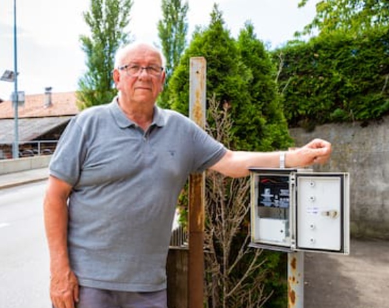 Exasperat de vitezomanii care trec prin fața casei lui, un pensionar și-a cumpărat radar, în Elveția: „Poate fac și autoritățile ceva”