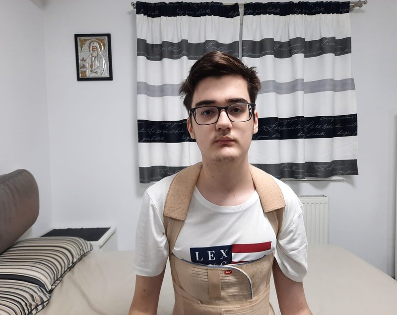 Alex, bolnav de cancer osos, a primit prin Fundația Ringier 24.000 de lei pentru a ajunge la tratament în Turcia. Banii au fost strânși în urma unui concert caritabil susținut la Ateneul Român