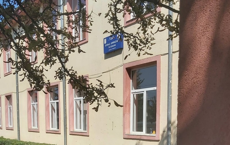 Cum arată o chiuvetă dintr-o școală din Vrancea: „Improvizaţia aparţine unui învăţător”. Ce spune primarul