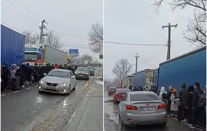 Imaginile exodului ucrainean. Coloane de mașini și oameni încearcă să intre în România, din Republica Moldova
