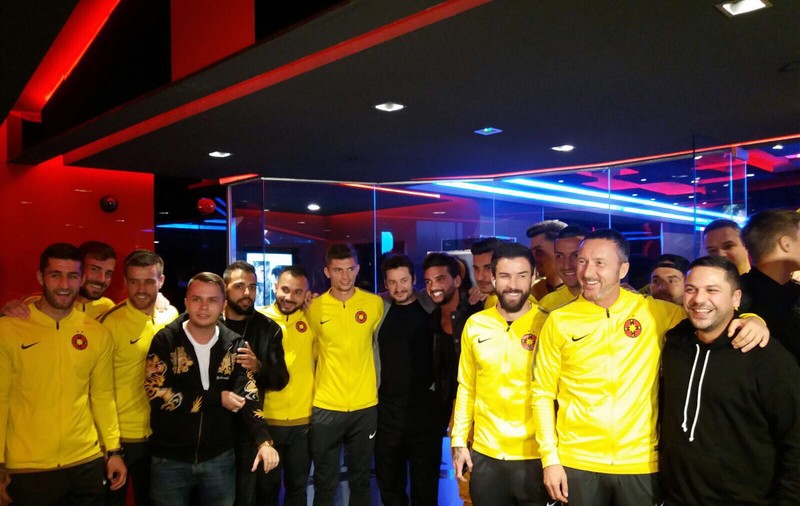 Steliștii forțează norocul înainte de meciul cu Hapoel Beer Sheva! S-au dus să vadă filmul ”Ghinionistul”!”Să fie pentru ei”, zice MM Stoica