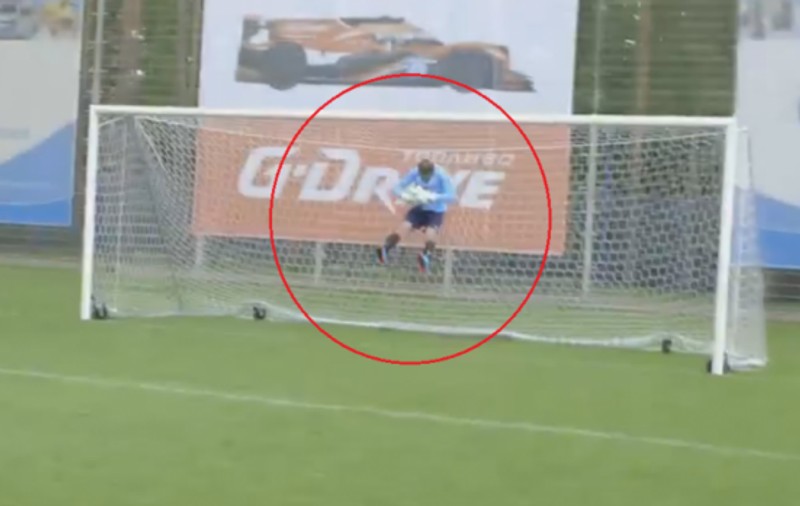 Nu e incredibilul Hulk, e fotbalistul lui Zenit. A rupt plasa cu tot cu portar!
