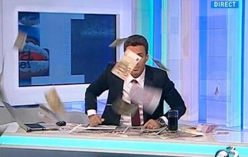 Fără număr! Mircea Badea a aruncat cu mii de euro REALI prin studio. Vezi ce l-a determinat să procedeze aşa! | VIDEO