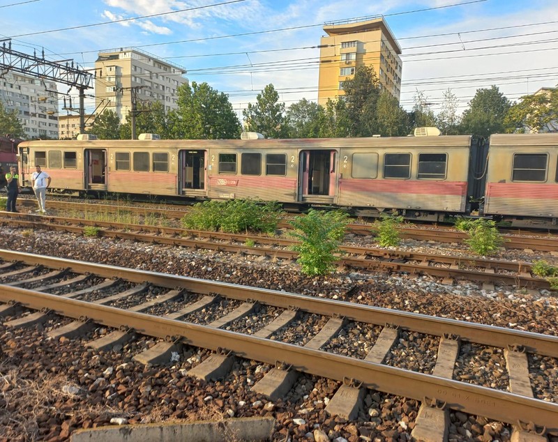 15 persoane rănite în Gara Basarab din București, după ce o locomotivă a lovit vagoanele la care urma să se cupleze