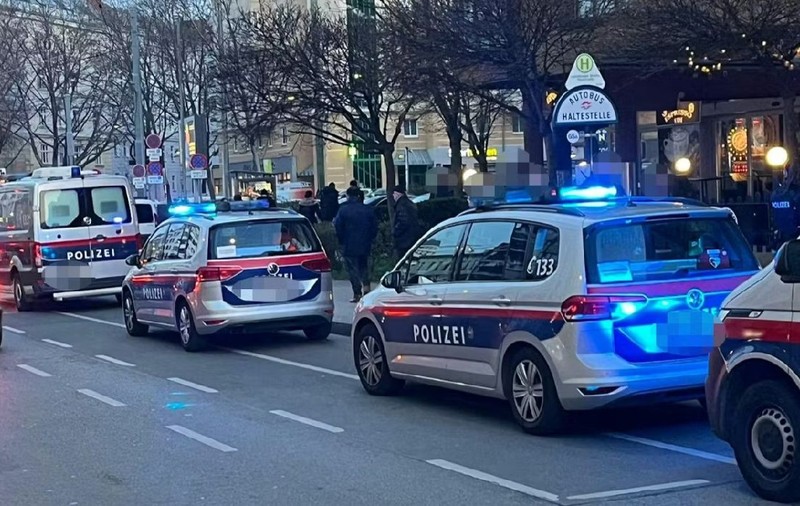 Un român înarmat cu un topor a intrat peste clienți într-un bar din Viena, deranjat că făceau gălăgie și îi lăsau gunoaie pe pervaz: „Îl batjocoreau”