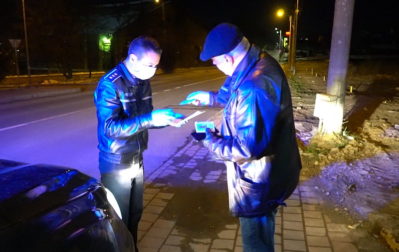 Trei brașoveni s-au ales cu dosare penale pentru că au prezentat adeverinţe false de angajat