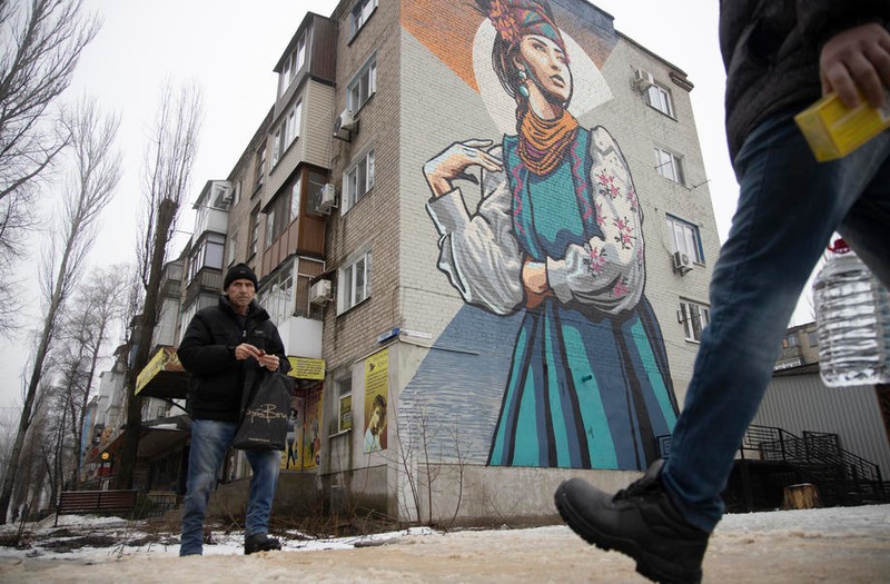 Un desen mural pe un bloc din Avdiivka Foto: EPA