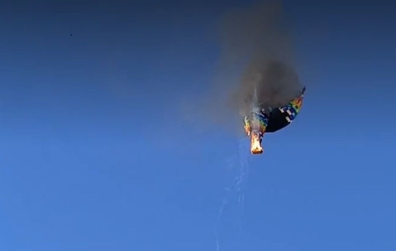 Opt oameni au murit după ce un balon cu aer cald a luat foc în Brazilia: „Au căzut din cer”