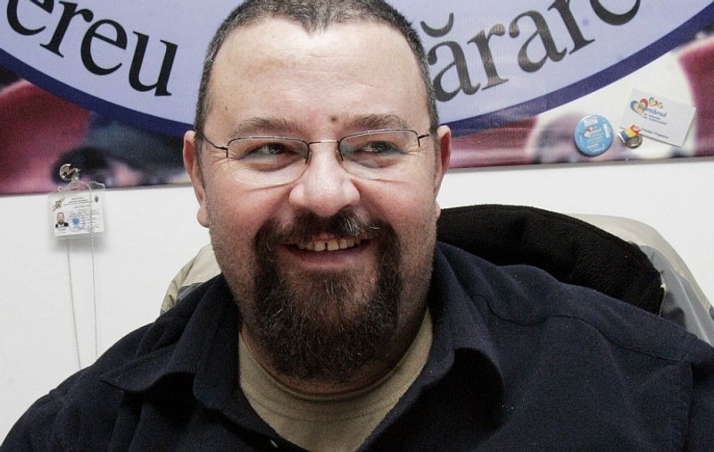 Piedone dă 500.000 de euro pe "Corabia piraţilor" şi un castel medieval