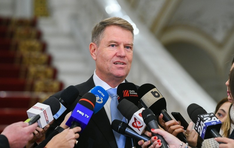 Preşedintele anunţă că nu îl revocă pe Augustin Lazăr: "Face o treabă foarte bună acolo. Sunt mulţumit!"