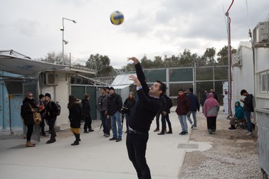 Daniel Druhora a fost mereu alături de studenți pe tot parcursul șederii lor în mijlocul refugiaților
