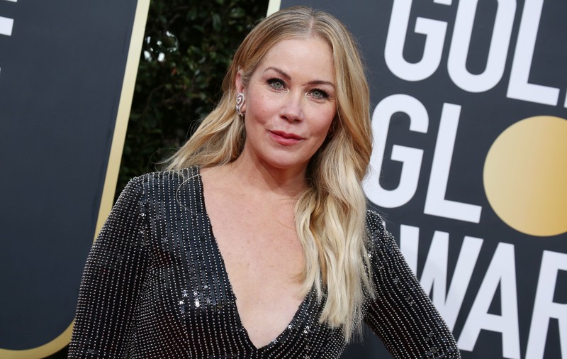 Actrița Christina Applegate, cunoscută din serialul „Dead to me”, a anunțat că suferă de scleroză multiplă