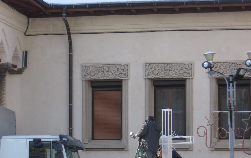 Aşa se construieşte crucea de gheaţă pentru Bobotează