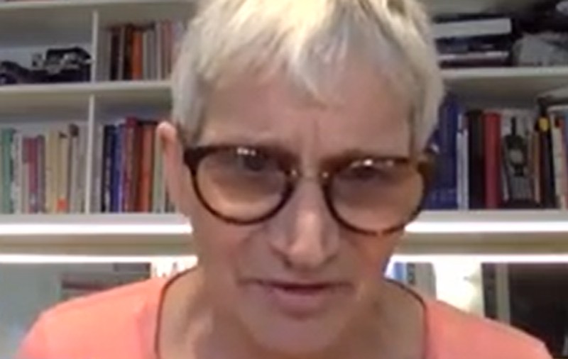 Un medic britanic pretinde că s-a vindecat de coronavirus cu supă de găină, pe care a numit-o ”penicilina lui Dumnezeu”, paracetamol și limonadă