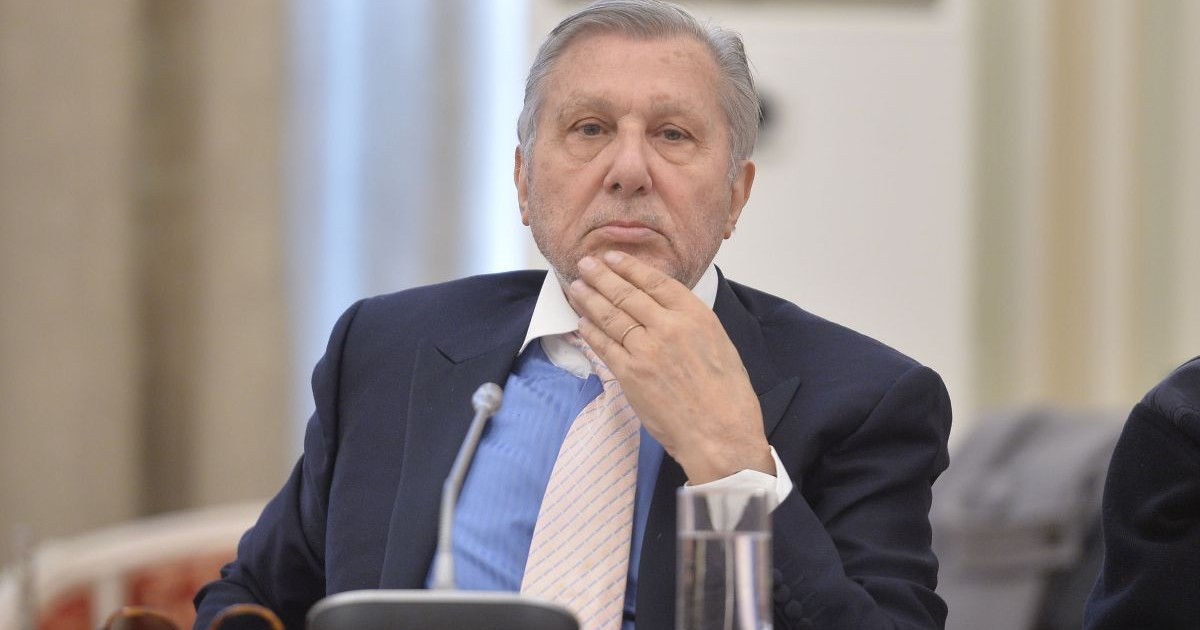 Ilie Năstase, îmbrăcat la costum și cămașă bleu, participă la evenimentul a cărui temă este subfinanțarea Sportului Românesc în an olimpic, organizat de senatorul Șerban Nicolae, la Palatul Parlamentului, miercuri, 12 februarie 2020.