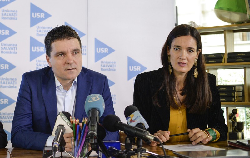 Conflictul dintre Clotilde Armand și Romprest ne pune gunoiul la poartă și oglinda în față