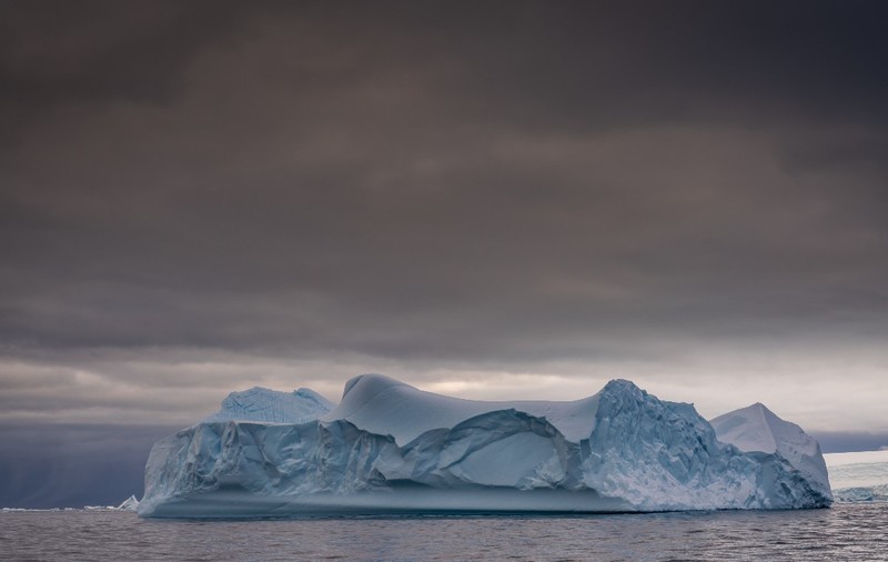 Gheața marină din Antarctica a atins, în septembrie 2026, al treilea cel mai scăzut nivel din istorie, cu un milion de kilometri pătrați sub media pe termen lung, potrivit datelor confirmate de cercetători.